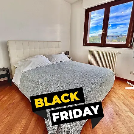 Con Posto Auto Riservato Tra Spiaggia, Centro, Stazione Ed Ospedale 페스카라