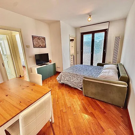 Con Posto Auto Riservato Tra Spiaggia, Centro, Stazione Ed Ospedale *