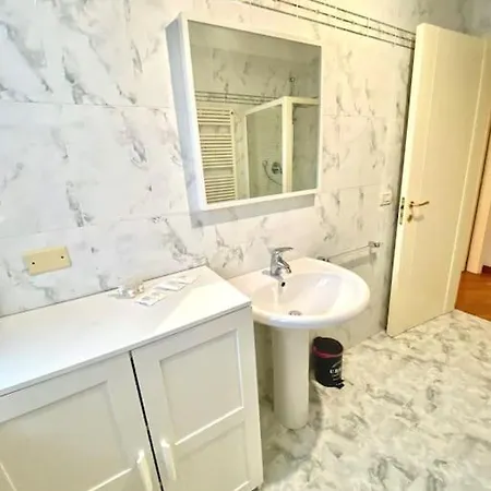 Con Posto Auto Riservato Tra Spiaggia, Centro, Stazione Ed Ospedale Apartment
