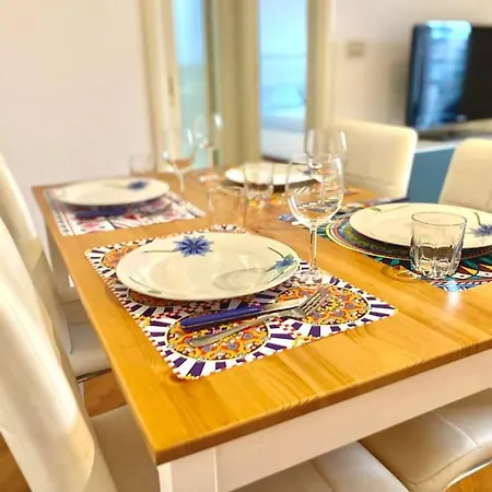 Con Posto Auto Riservato Tra Spiaggia, Centro, Stazione Ed Ospedale Lägenhet Pescara