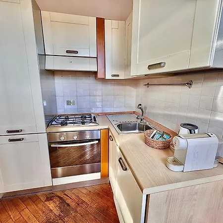 Con Posto Auto Riservato Tra Spiaggia, Centro, Stazione Ed Ospedale Lägenhet Pescara