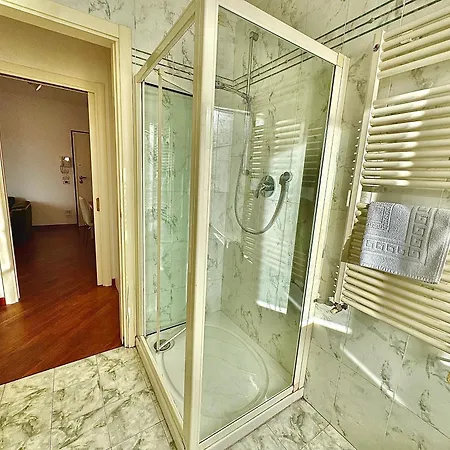 Con Posto Auto Riservato Tra Spiaggia, Centro, Stazione Ed Ospedale * Pescara