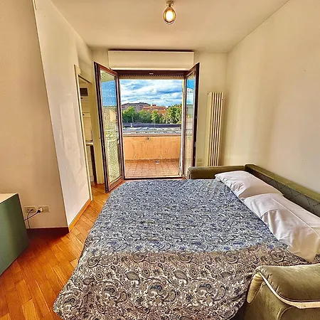 Con Posto Auto Riservato Tra Spiaggia, Centro, Stazione Ed Ospedale *