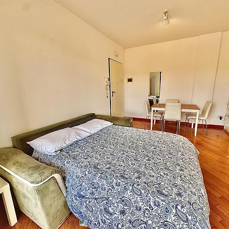 Con Posto Auto Riservato Tra Spiaggia, Centro, Stazione Ed Ospedale Pescara