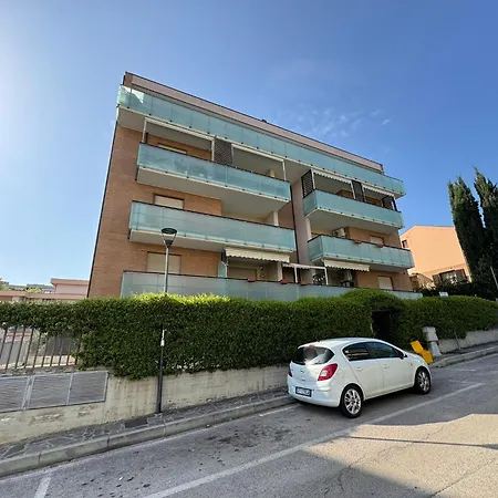 Appartement Con Posto Auto Riservato Tra Spiaggia, Centro, Stazione Ed Ospedale *