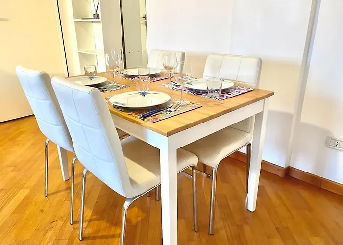 Con Posto Auto Riservato Tra Spiaggia, Centro, Stazione Ed Ospedale *