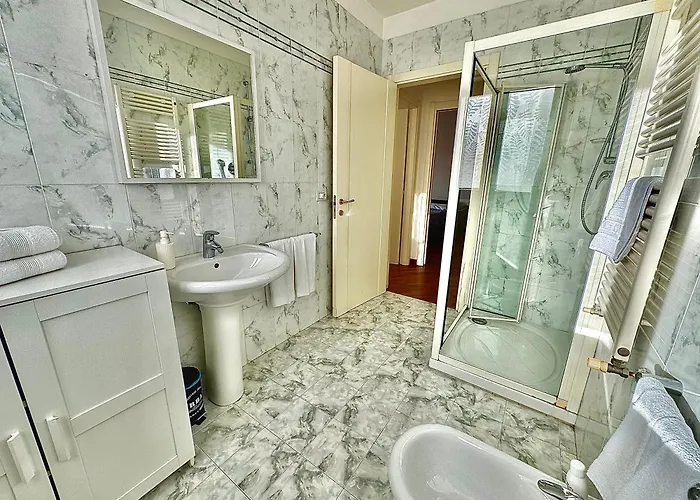 Con Posto Auto Riservato Tra Spiaggia, Centro, Stazione Ed Ospedale