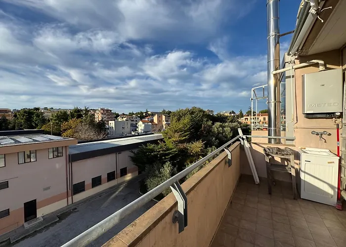 Con Posto Auto Riservato Tra Spiaggia, Centro, Stazione Ed Ospedale