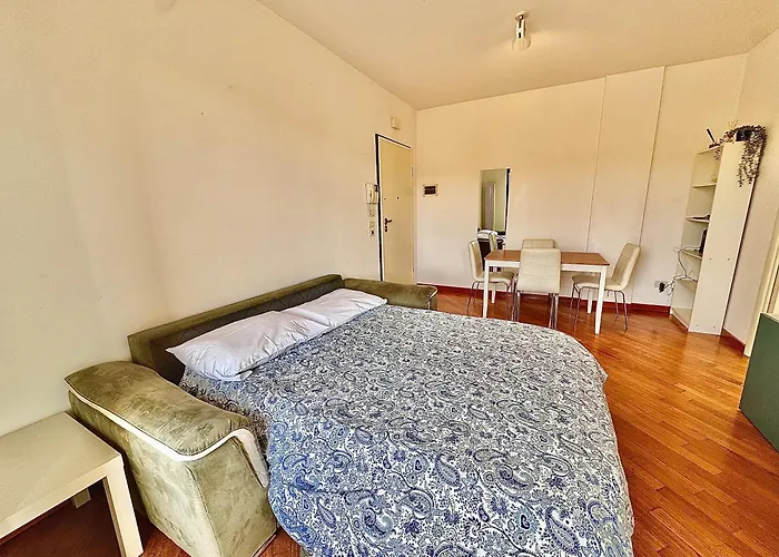 Con Posto Auto Riservato Tra Spiaggia, Centro, Stazione Ed Ospedale Pescara