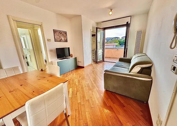 Con Posto Auto Riservato Tra Spiaggia, Centro, Stazione Ed Ospedale *